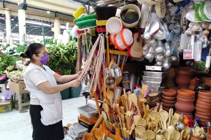 Vicenta dice que aunque los vende, nunca recibió ningún latigazo, era bien portadita.