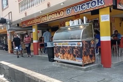 El propietario de un negocio de pollos asados también está amenazado.