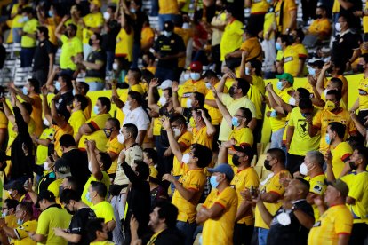 Aficionados de Barcelona despidieron al equipo entre aplausos y gracias por su participación en Copa Libertadores.
