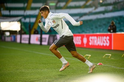 El zaguero ecuatoriano fue incluido en el equipo titular del Bayer 04 Leverkusen, para el duelo de la Europa League ante el Celtic.