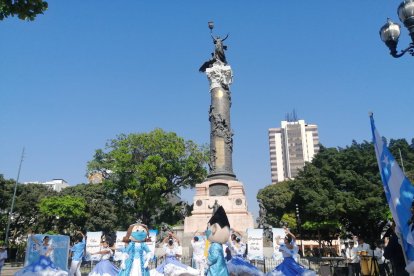 El cálsico pregón de octubre se desarrolla este viernes como inicio de los festejos.