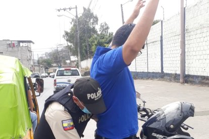 Controles en las calles permiten retener también vehículos robados o sin placas y series adulteradas.
