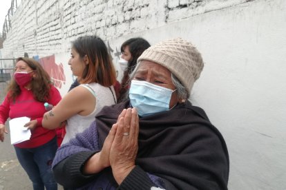 Gladys, de 78 años, entre súplicas pedía información sobre su nieto.