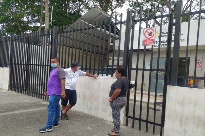 Los deudos contaron que las víctimas se sentaron a mirar un encuentro deportivo.