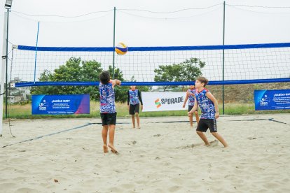 Una de las canchas de vóley playero de Guayaquil espera ya a los deportistas.