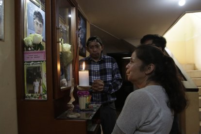 La familia del joven cree que lo que está viviendo es una pesadilla.