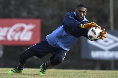 Alexander Domínguez no ataja en la selección nacional, desde la caída ante Perú, que se dio en junio.