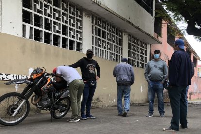 Los deudos lamentaban las pérdidas de los tres jóvenes riosenses.