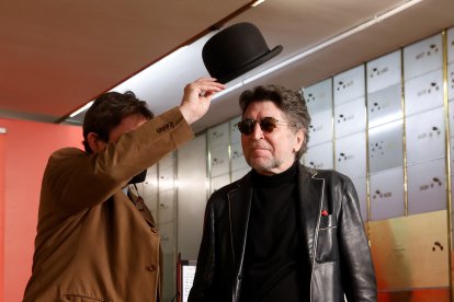 El también escritor asegura que no se contagio de covid-19.