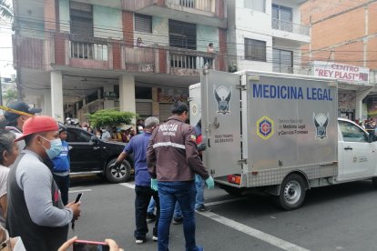 La Policía y Criminalística acudieron al lugar e hicieron el levantamiento del cadáver.