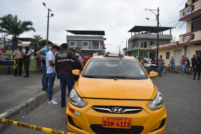 La muerte sorprendió en este taxi a un individuo en la ciudad quevedeña.