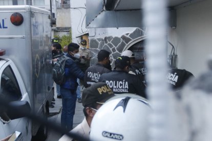 El día del crimen, la víctima habría entrado con un sujeto a su departamento y horas después ingresaron tres individuos más.