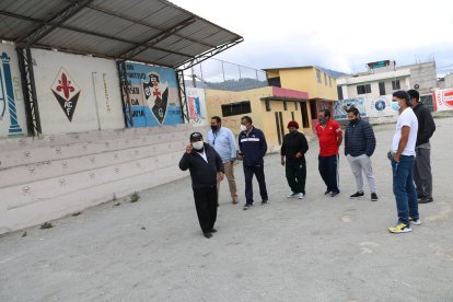 En las diferentes canchas se realizan mingas de limpieza y de señalización de los lugares que podrán ser utilizados por los deportistas.