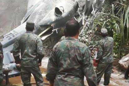 Unos de los helicópteros Dhruv caídos