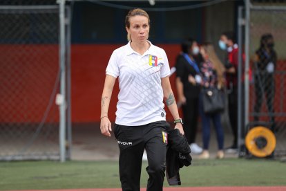 Pamela Conti, seleccionadora de la Vinotinto femenina pide exaltar el valor de la mujer futbolista.
