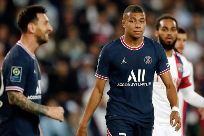 Al parecer Kylian Mbappé continuará su carrera en el PSG de Francia.