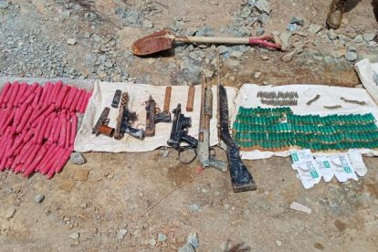 Material. Sigue el decomiso de armas y material usado para minería ilegal