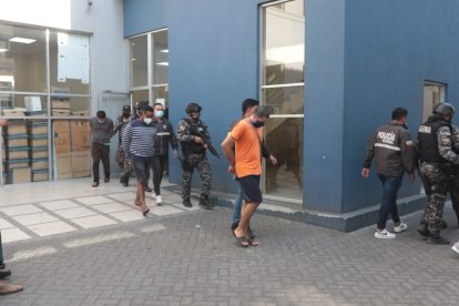 Los capturados habrían cometido otros delitos anteriormente, según información policial. Uno de ellos es colombiano.