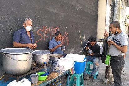 Don Desiderio atiende de lunes a sábado, de 06:00 a 10:00. 2. Aquí se come en tarrina y la ‘enceboguata’, también llamada bandera, es caída y limpia.