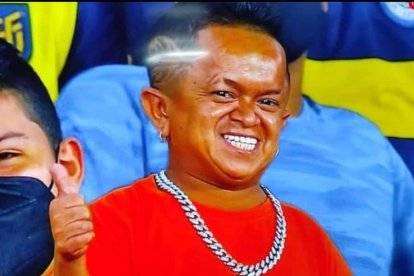 El popular personaje fue captado por las cámaras durante el partido.