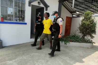 Según la policía, el detenido actuó junto a otro sujeto, quien logró escapar luego del delito.