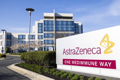 Según AstraZeneca, su fármaco reduciría en un 50 % la probabilidad de fallecimientos.