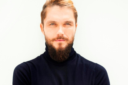 Fotografía cortesía del activista y escritor Nicko Nogués, mientras posa en la Ciudad de México.