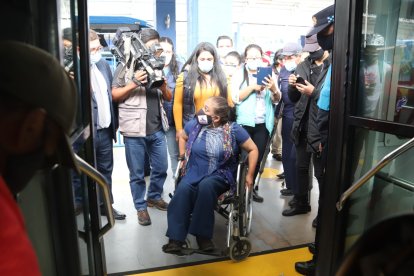 Subir o bajar de las unidades puede resultar peligroso para las personas con discapacidad.