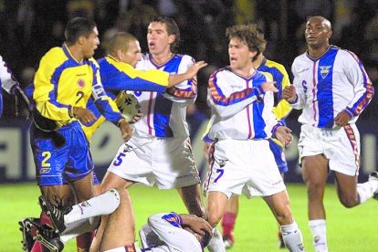 Ecuador empató (0-0) de visita ante Colombia en las eliminatorias para Corea-Japón 2002.