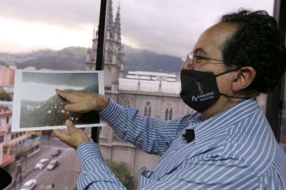 Desde su oficina, en el centro norte de la capital, el jurista ha observado bastantes eventos paranormales.