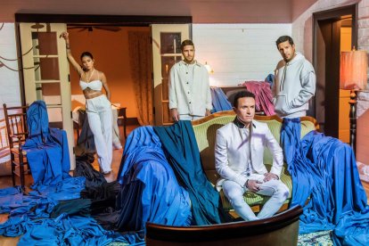 Fonseca colaboró con los artistas Greeicy, Cali Y El Dandee