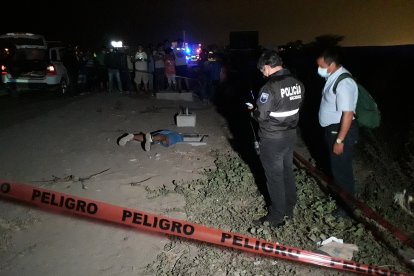 La mitad del cuerpo de la víctima estaba metida dentro de una alcantarilla.