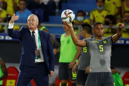 El entrenador, Gustavo Alfaro, pudo mantener un equipo ordenado que rescató un punto de visita