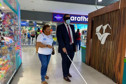 La iniciativa se llevó a cabo en tres puntos de la urbe, entre esos el Terminal Terrestre. El gerente de la institución, Jorge Pinto, fue uno de los que vivió la experiencia.