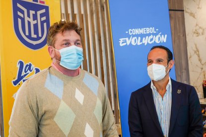 Egas recibió al presidente de la Conmebol en Quito.