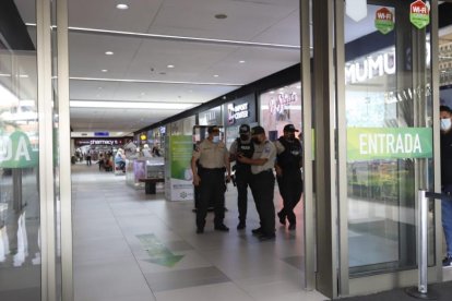 Uno de los hechos delictivos se cometió en el centro comercial Policentro.