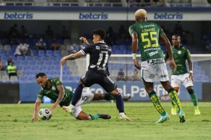 Con un gol de Alexis Zapata ganó Emelec (1-0) a Orense, en la fecha 10 de la segunda etapa de la LigaPro, y no pierde de vista al puntero Independiente del Valle.