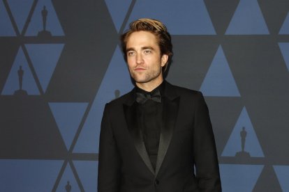 Con Robert Pattinson (imagen) como el héroe enmascarado, "The Batman", que se estrenará el 4 de marzo del próximo año, presentó hoy un nuevo tráiler en el que también aparecen otros actores del elenco como Zoë Kravitz