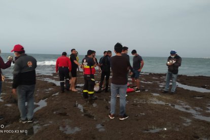 Los amigos y compañeros consternados por la tragedia.