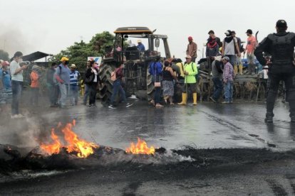 En Babahoyo, Los Ríos, tres vías están obstruidas.