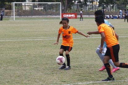 Ayleen Albán asegura que prefiere jugar contra los varones porque es más divertido.