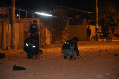 Agentes de Criminalística levantaron nueve indicios balísticos en el sitio.