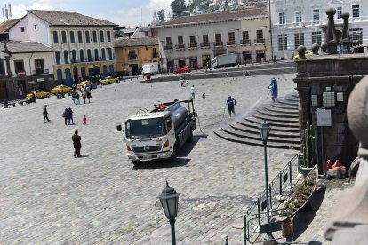 En San Francisco hay presencia de agentes metropolitanos y cuadrillas de limpieza