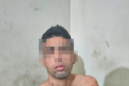 El sospechoso luego de ser arrestado por la Policía.