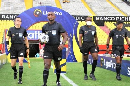 El árbitro Augusto Aragón fue designado para dirigir el duelo entre Emelec y Barcelona.