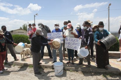 Por lo menos 150 familias están afectadas por la falta de servicios básicos.
