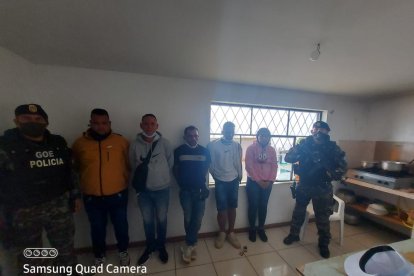 Los sospechosos fueron llevados a la Fiscalía, en Loja.