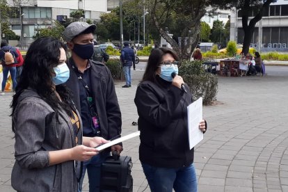 Los mediadores se preparan para la jornada cultural de este sábado.