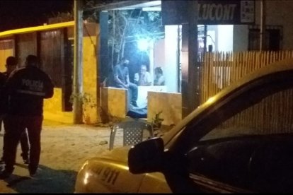 María Intriago y Jonathan Palacios estaban afuera de su casa cuando los mataron.