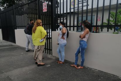 Mayra Obando (jean celeste) estuvo en la morgue de Quevedo y pedía que busquen a los involucrados en el asesinato de su conviviente.